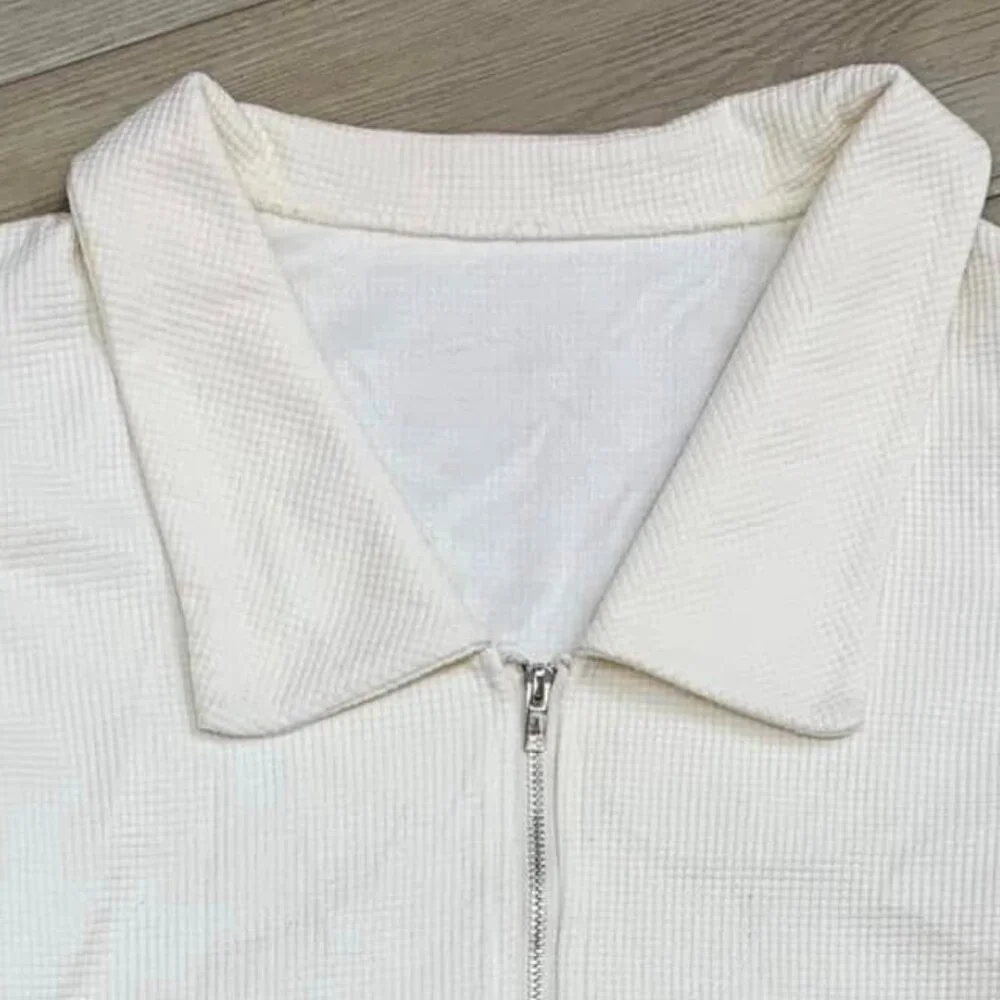 Feminine Cream Ribbed Cropped Top with Zipper - Picture 3 of 4
